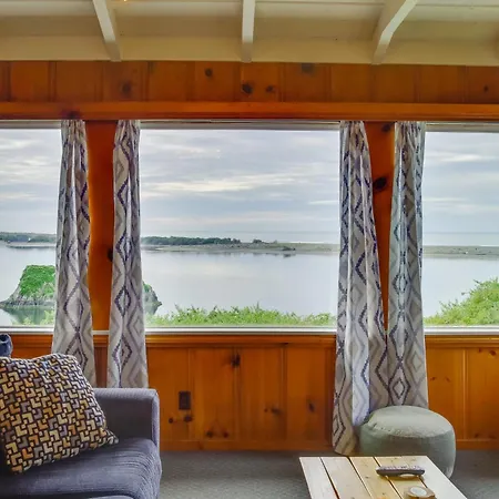 Rustic Coastal Smith River Cottage With Ocean Views! Exterior photo