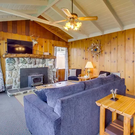 Rustic Coastal Smith River Cottage With Ocean Views! Exterior photo