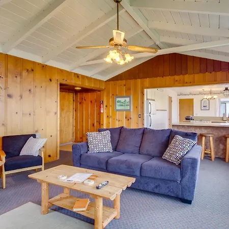 Rustic Coastal Smith River Cottage With Ocean Views! Exterior photo