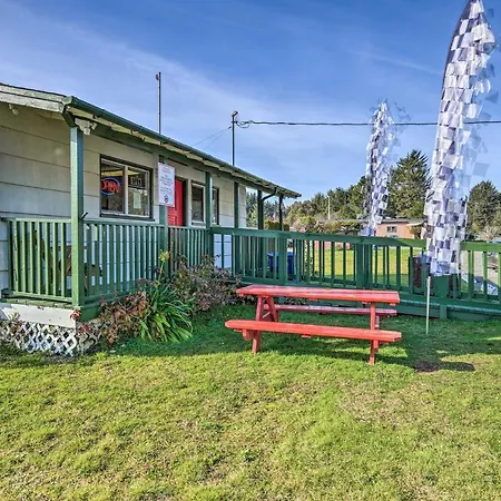 Rustic Coastal Smith River Cottage With Ocean Views! Exterior photo